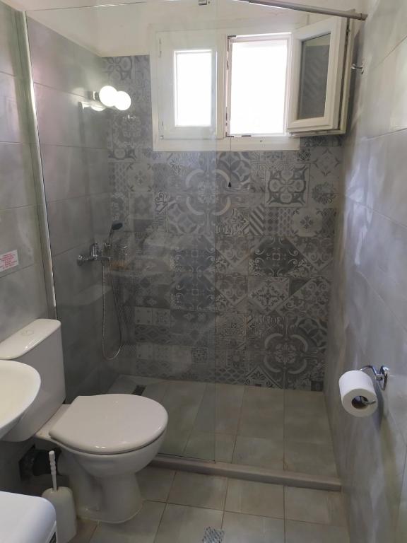 Eva apartments, Kassiopi, Imerolia, Bathroom in apartment 1 1