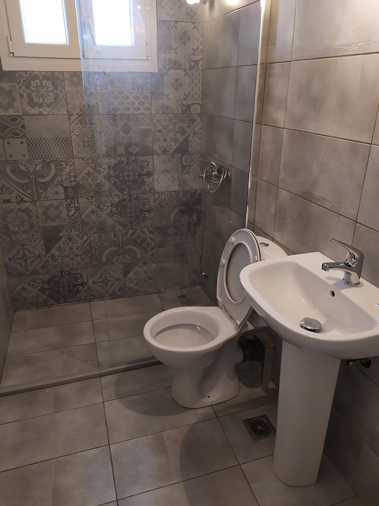 Eva apartments, Kassiopi, Imerolia, Bathroom in apartment 2 1